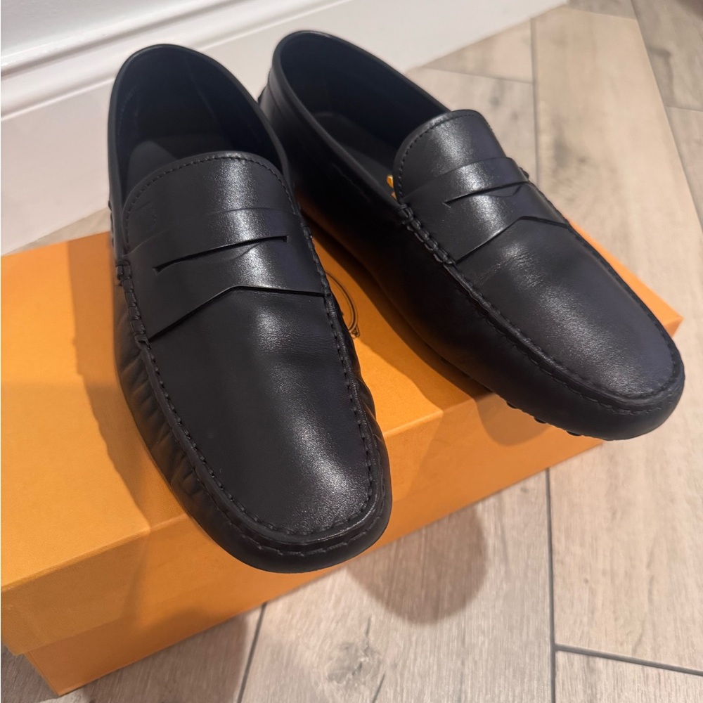 Tod’s Men’s Black Loafers - Picture 5 of 8
